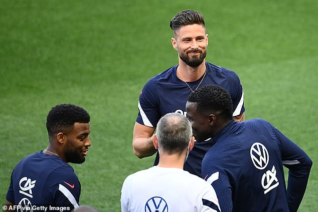 Giroud set to join AC Milan on a two-year deal Giroud set to join AC Milan on a two-year deal