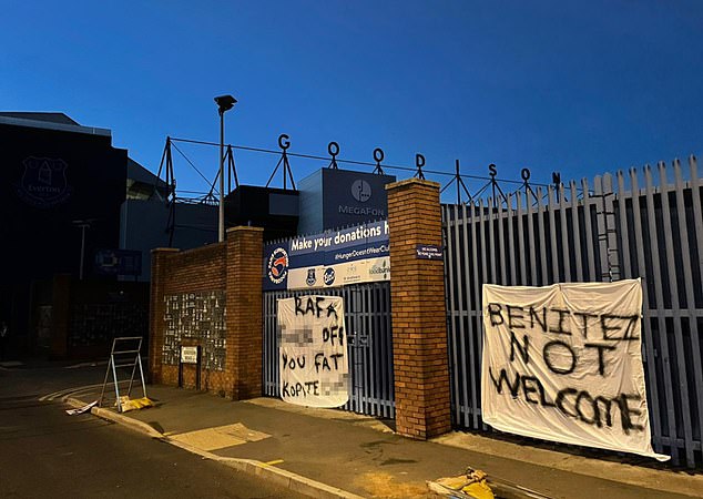 Everton fans protest as Benitez edges close to being appointed their next manager Everton fans protest as Benitez edges close to being appointed their next manager