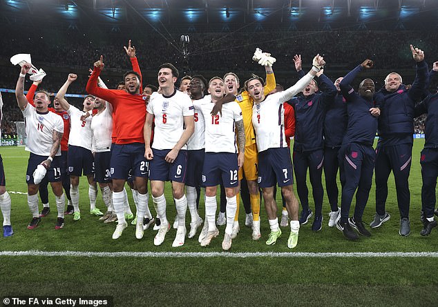 Spanish TV hosts accuse UEFA of conditioning Euro 2020 for England to win Spanish TV hosts accuse UEFA of conditioning Euro 2020 for England to win