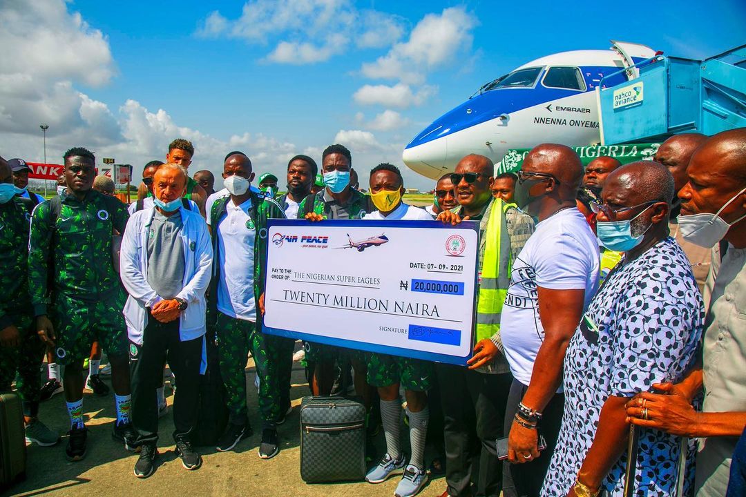 Air Peace Redeems N20m Pledge To Eagles For Away Win Vs Cape Verde Air Peace Redeems N20m Pledge To Eagles For Away Win Vs Cape Verde