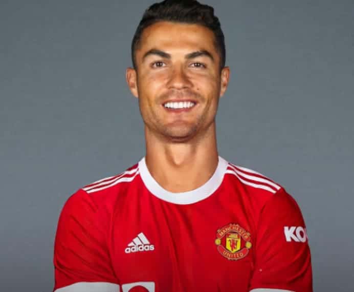 Ronaldo Thanks Cavani After Taking Man United No 7 Shirt Ronaldo Thanks Cavani After Taking Man United No 7 Shirt