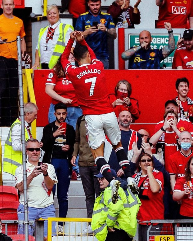 ‘Solskjaer Benching Ronaldo Sackable Offence’ – Ex-Premier League Star Blasts ‘Solskjaer Benching Ronaldo Sackable Offence’ – Ex-Premier League Star Blasts