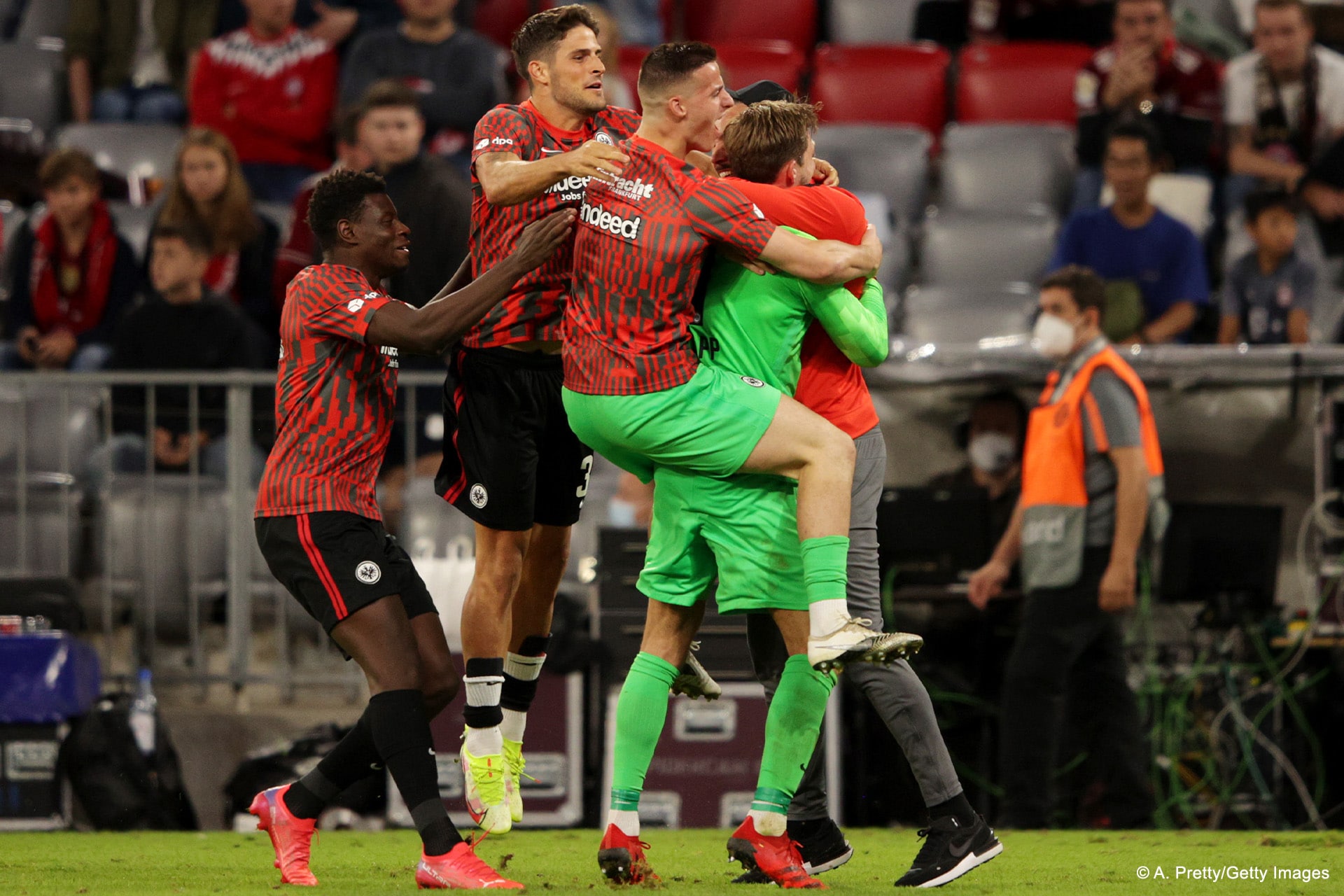BUNDESLIGA: Frankfurt Record First League Win Away To Bayern In 21 Years BUNDESLIGA: Frankfurt Record First League Win Away To Bayern In 21 Years
