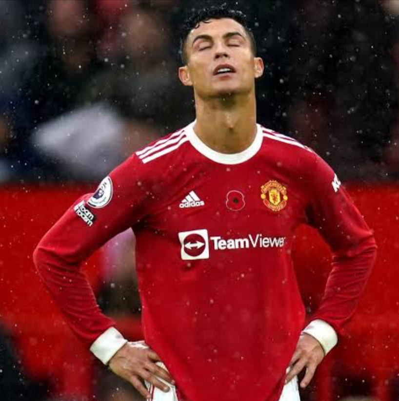 Angry Ronaldo Smashes Everton Fan’s Phone After United Defeat At Goodison Park Angry Ronaldo Smashes Everton Fan’s Phone After United Defeat At Goodison Park