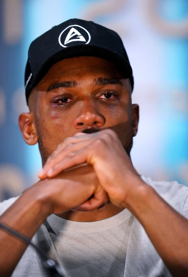 Anthony Joshua Breaks Down In Tears After Losing To Oleksandr Usyk Anthony Joshua Breaks Down In Tears After Losing To Oleksandr Usyk