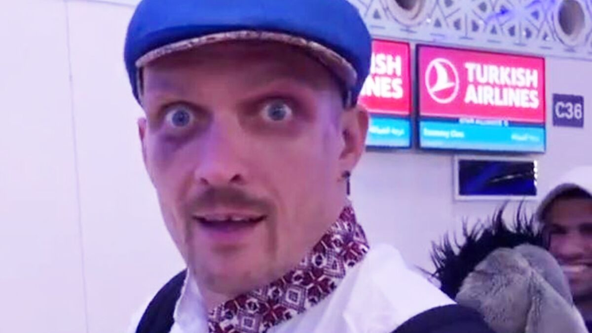 Oleksandr Usyk Spotted With Black Eyes At The Airport After Anthony Joshua Fight Oleksandr Usyk Spotted With Black Eyes At The Airport After Anthony Joshua Fight