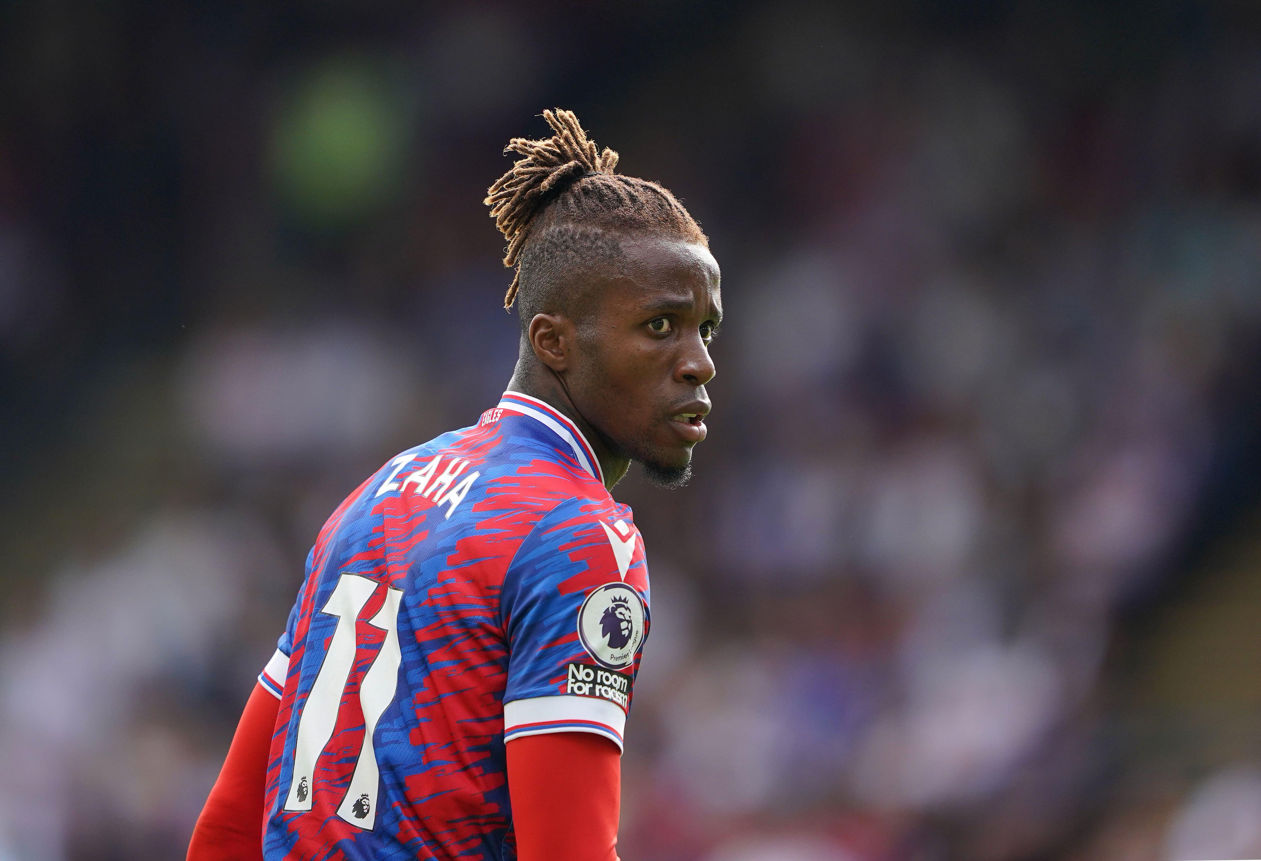 Zaha Frustrated With Palace Coach And Teammates After Brentford Draw Zaha Frustrated With Palace Coach And Teammates After Brentford Draw