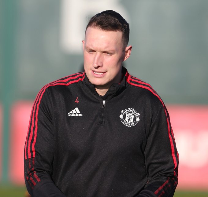 Phil Jones Kicked Out Of Man Utd Dressing Room To Make Space For New Signings Phil Jones Kicked Out Of Man Utd Dressing Room To Make Space For New Signings