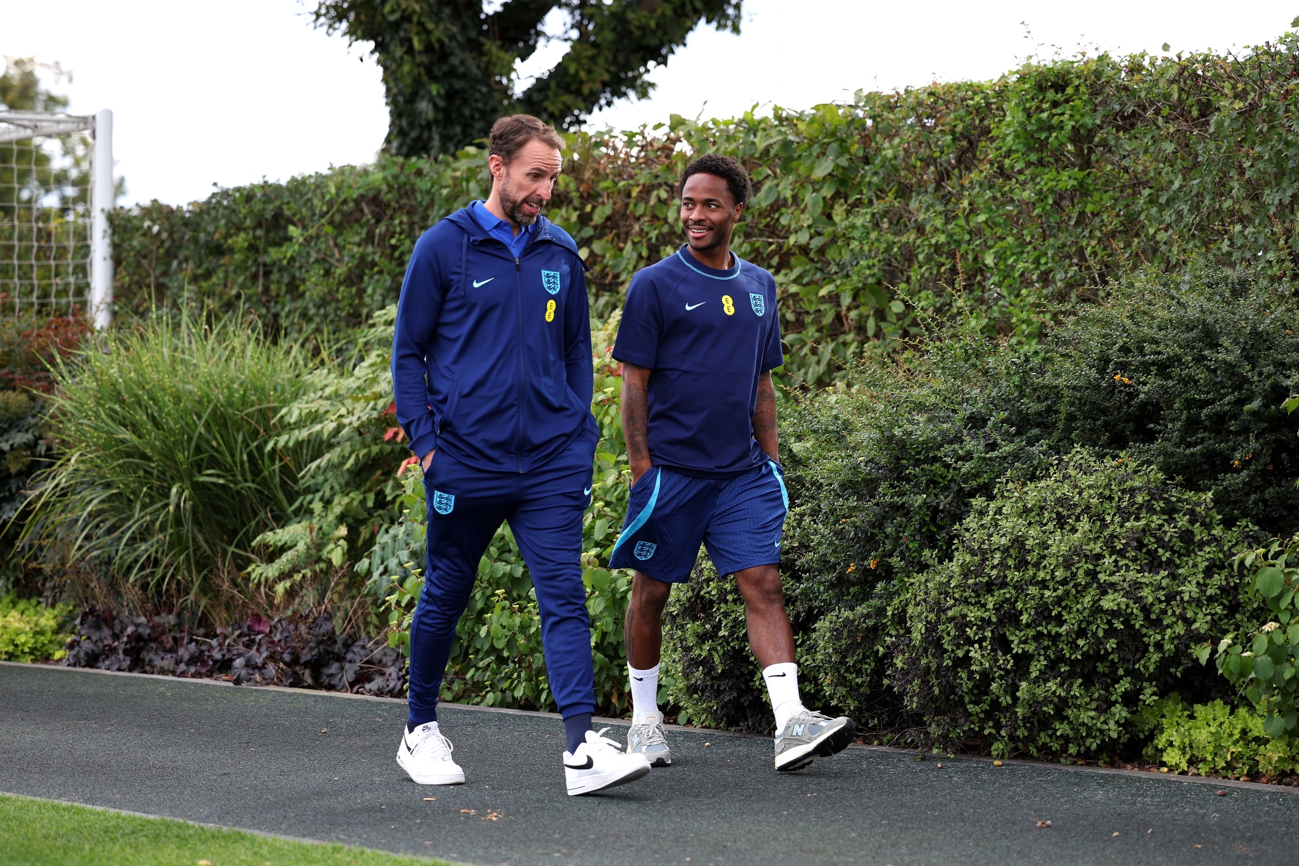 Sterling Defends Southgate, Says “It’s Not Time To Panic” Sterling Defends Southgate, Says “It’s Not Time To Panic”