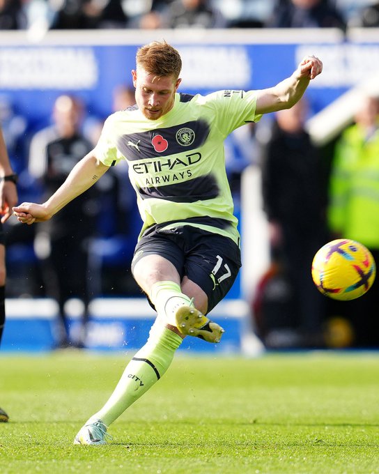 Kevin De Bruyne Stunner Puts Man City Top Of Premier League