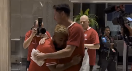 Barcelona’s Robert Lewandowski Meets With Fan In Classy Move Barcelona’s Robert Lewandowski Meets With Fan In Classy Move