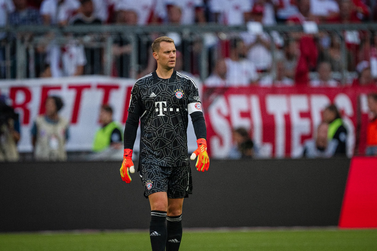 Manuel Neuer Out For The Whole Season With Broken Leg Manuel Neuer Out For The Whole Season With Broken Leg