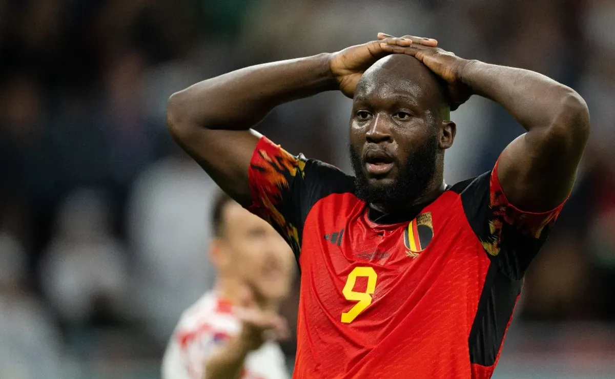 Romelu Lukaku Punches Dugout In Rage After Belgium’s World Cup Exit Romelu Lukaku Punches Dugout In Rage After Belgium’s World Cup Exit