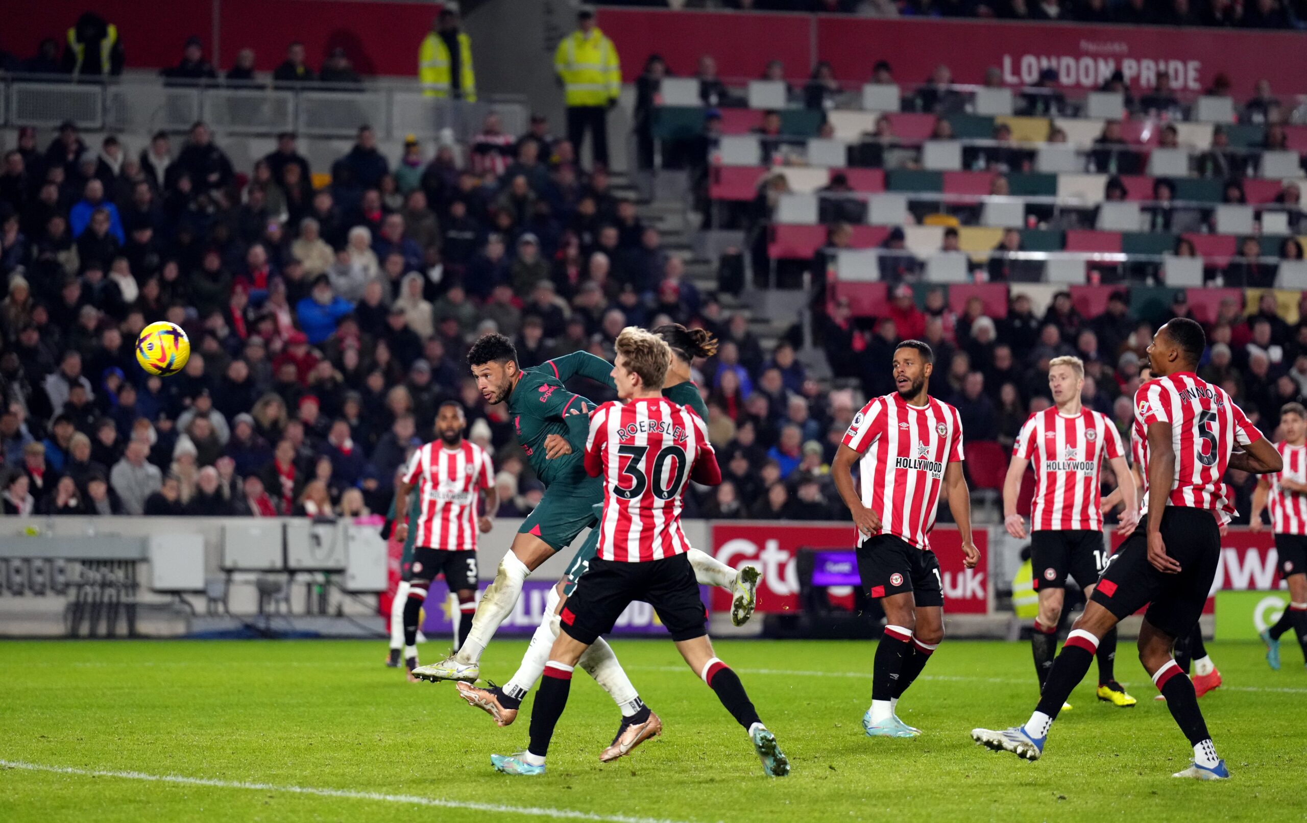 Oxlade-Chamberlain Angry After Liverpool Defeat Against Brentford Oxlade-Chamberlain Angry After Liverpool Defeat Against Brentford