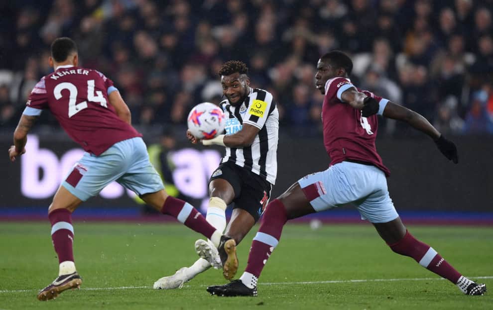 Saint-Maximin Posts Injury Update After Missing Brentford Clash Saint-Maximin Posts Injury Update After Missing Brentford Clash