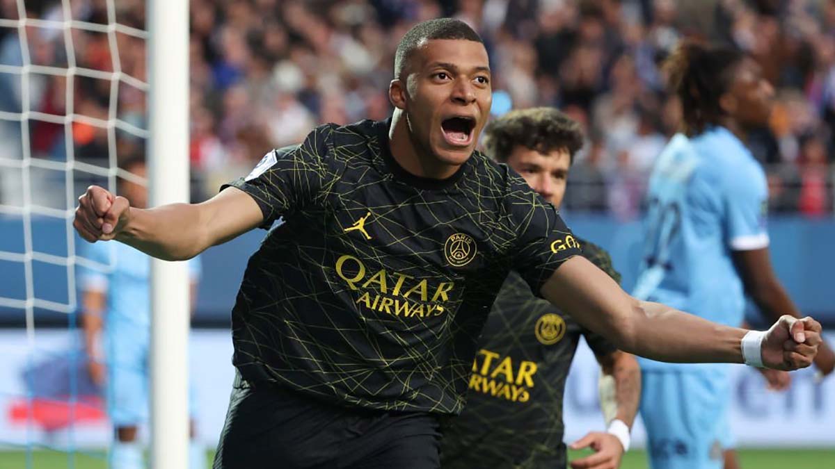 Fabian Ruiz Reveals PSG Dressing Room Mood After Messi Suspension Fabian Ruiz Reveals PSG Dressing Room Mood After Messi Suspension