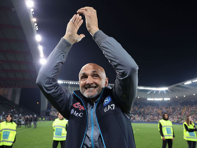 Watch: Luciano Spalletti Get His Own Napoli Shirt After Serie A Win Watch: Luciano Spalletti Get His Own Napoli Shirt After Serie A Win