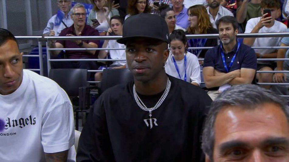 Vinicius Jr Attends Real Madrid Basketball’s Historic Comeback Alongside NBA Star Vinicius Jr Attends Real Madrid Basketball’s Historic Comeback Alongside NBA Star