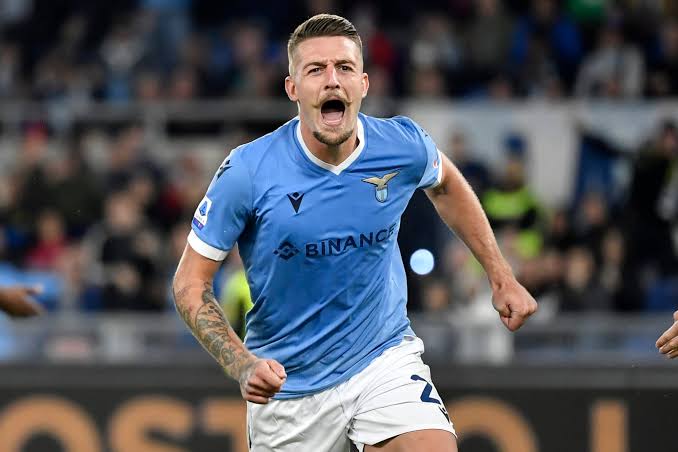 Chelsea In Contention To Sign Towering Midfielder
