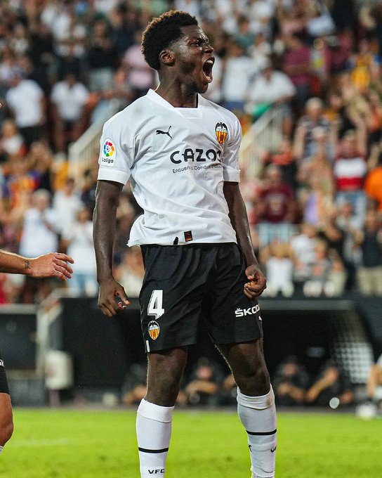 Premier League Club In Competition With AC Milan, Juventus For Valencia Midfielder Premier League Club In Competition With AC Milan, Juventus For Valencia Midfielder