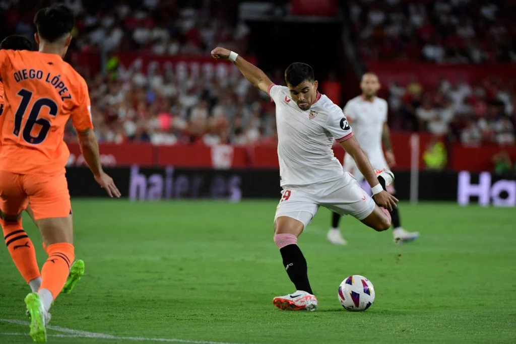 ASTON VILLA AGREES ON PERSONAL TERMS, BUT A £8.5M DEAL MAY FAIL ASTON VILLA AGREES ON PERSONAL TERMS, BUT A £8.5M DEAL MAY FAIL