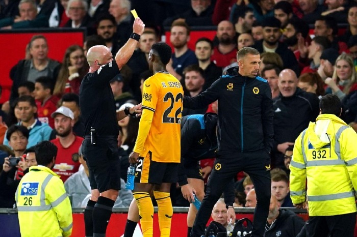 Referees’ Boss Apologizes To Wolves’ Manager After Penalty Denial Referees’ Boss Apologizes To Wolves’ Manager After Penalty Denial