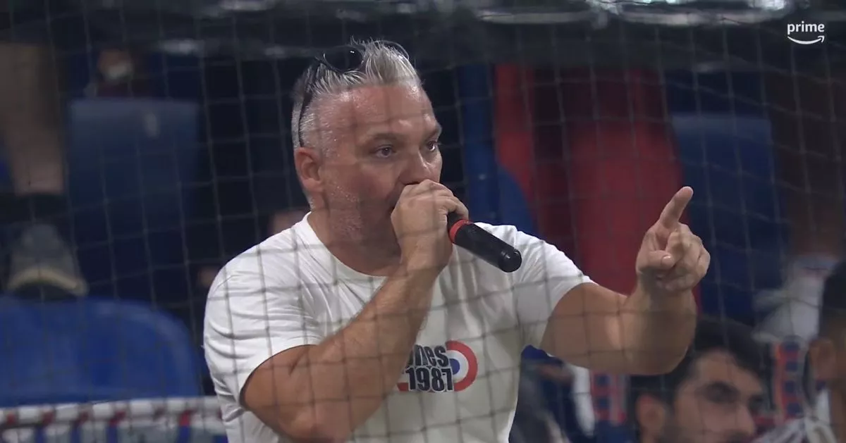 Furious Fans Blast Players Over Microphone In PSG Vs Lyon Match Furious Fans Blast Players Over Microphone In PSG Vs Lyon Match