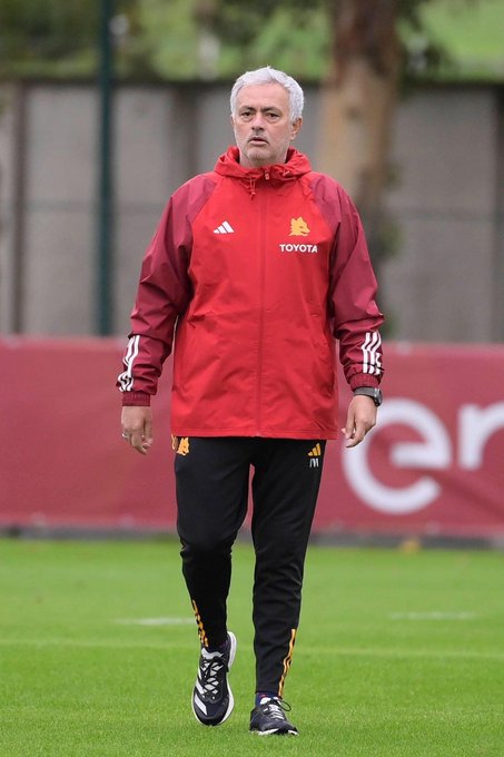 Mourinho Went Berserk On Players In Roma’s Europa League Loss Mourinho Went Berserk On Players In Roma’s Europa League Loss