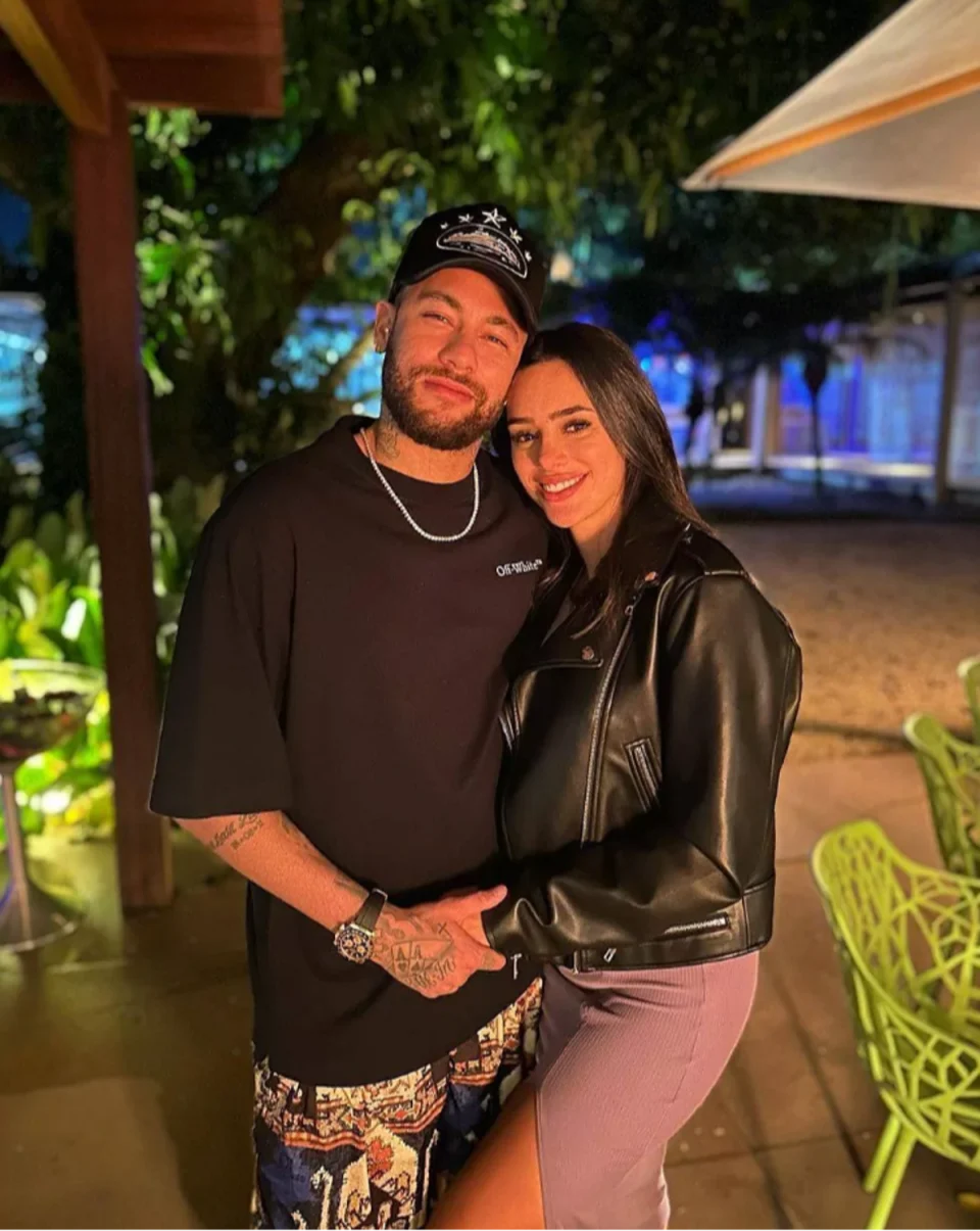 Neymar’s Fiancée’s Family Home Targeted By Armed Robbers Who Tie Up Her Parents And Steal Luxury Items Neymar’s Fiancée’s Family Home Targeted By Armed Robbers Who Tie Up Her Parents And Steal Luxury Items