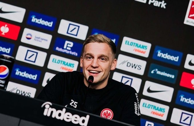Fernandes Reacts To Van De Beek Loan Departure To Frankfurt Fernandes Reacts To Van De Beek Loan Departure To Frankfurt