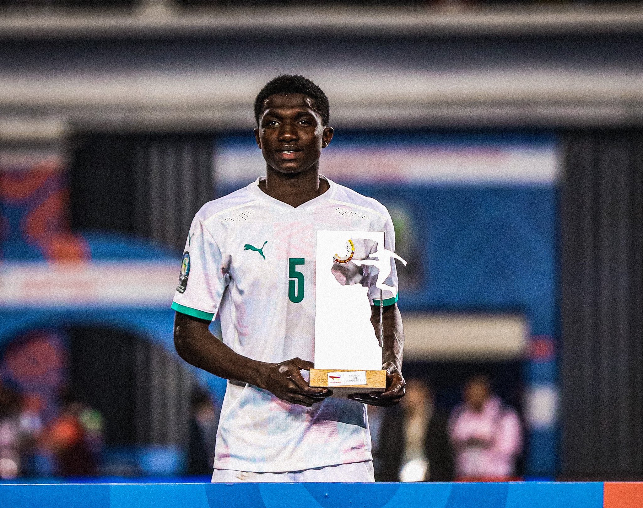 AFCON Star Carries Crying Teammate Off The Pitch After Traumatic Loss AFCON Star Carries Crying Teammate Off The Pitch After Traumatic Loss