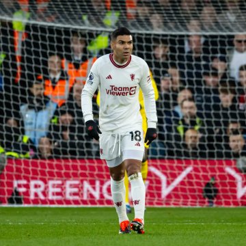 Edwards Insists Man United Star Should Have Been Sent Off Against Luton Edwards Insists Man United Star Should Have Been Sent Off Against Luton