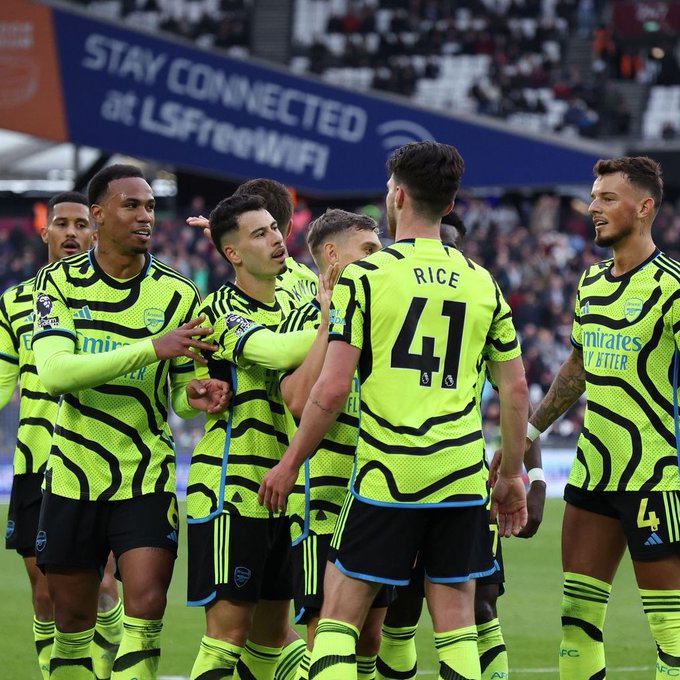 Neville Makes Premier League Title Prediction, Sends Warning To Liverpool And Man City Neville Makes Premier League Title Prediction, Sends Warning To Liverpool And Man City