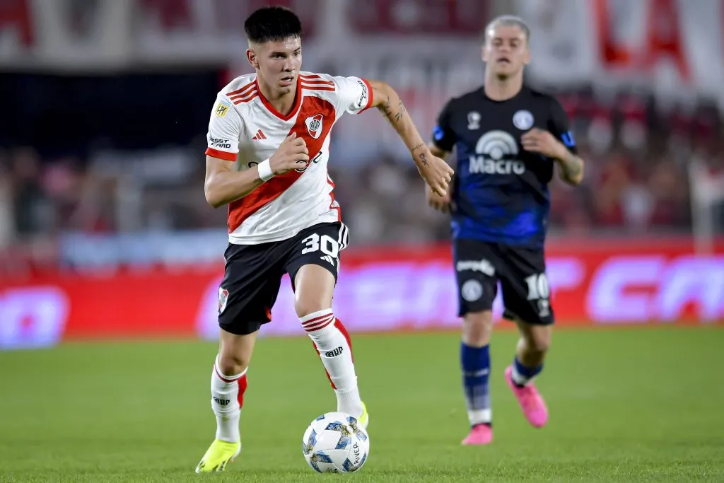 Real Madrid Set For Epic Battle With Barcelona For Argentine Sensation Real Madrid Set For Epic Battle With Barcelona For Argentine Sensation