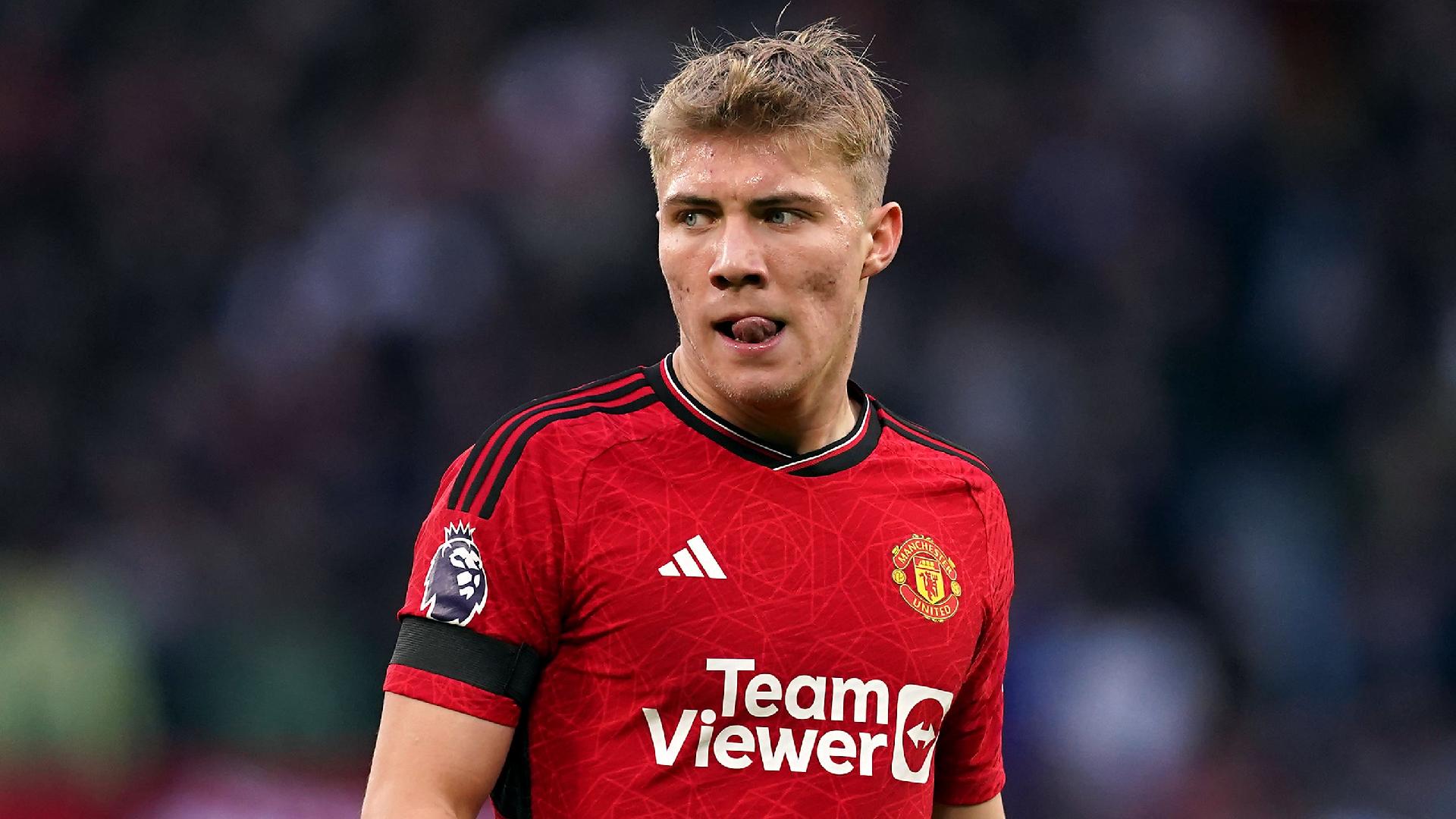 Manchester United Youngster Says ‘He Feels Pressured’ At The Club Manchester United Youngster Says ‘He Feels Pressured’ At The Club
