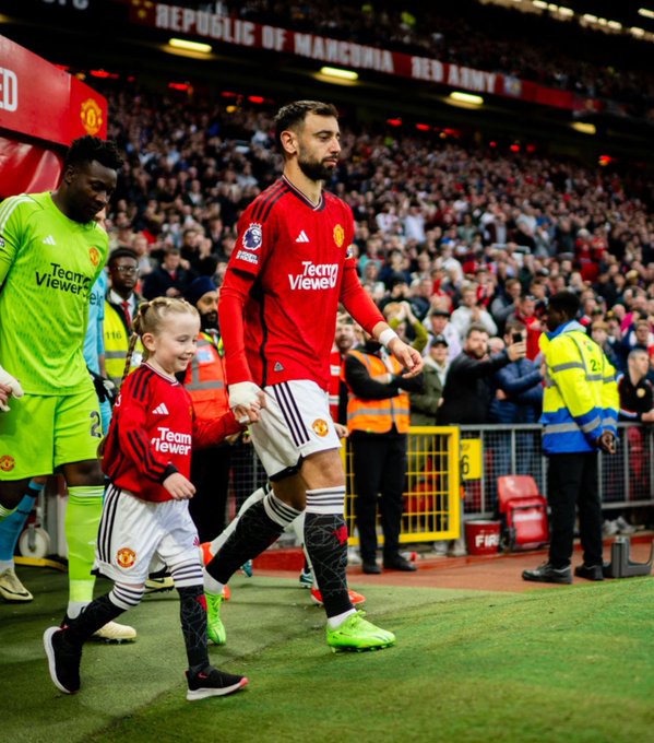 Fernandes Sends Emotional Message To Man United Fans Amid Transfer Speculation Fernandes Sends Emotional Message To Man United Fans Amid Transfer Speculation