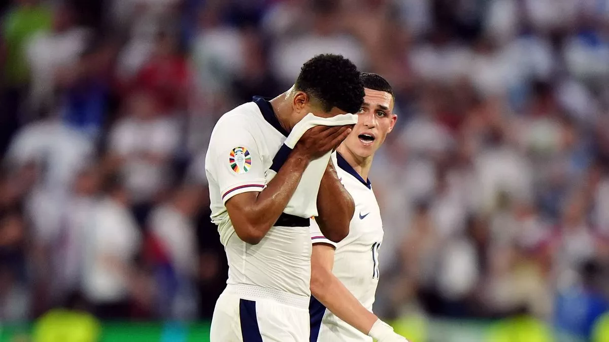 Phil Foden And Declan Rice Spotted ‘Going Mad’ At Kieran Trippier During Slovenia Draw Phil Foden And Declan Rice Spotted ‘Going Mad’ At Kieran Trippier During Slovenia Draw