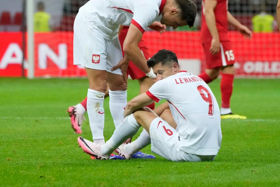 Poland Captain Robert Lewandowski Suffers Injury Scare Ahead Of Euro 2024 Poland Captain Robert Lewandowski Suffers Injury Scare Ahead Of Euro 2024