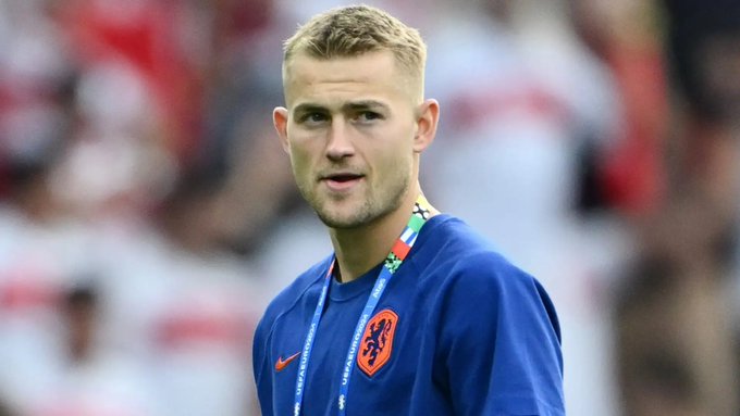 De Ligt Utter Five-Word Statement As He Boards Plane To Man United