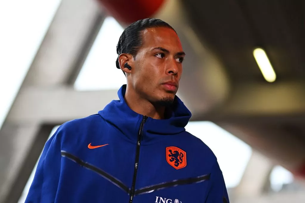 Van Dijk Aims Dig At Man United Defender After Another Nightmare Display Van Dijk Aims Dig At Man United Defender After Another Nightmare Display