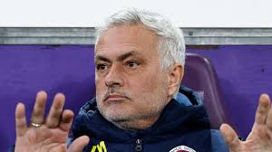Jose Mourinho Spotted Awkwardly Embracing Anderlecht Steward During Fenerbahce’s Chaotic Europa League Clash In Belgium Jose Mourinho Spotted Awkwardly Embracing Anderlecht Steward During Fenerbahce’s Chaotic Europa League Clash In Belgium
