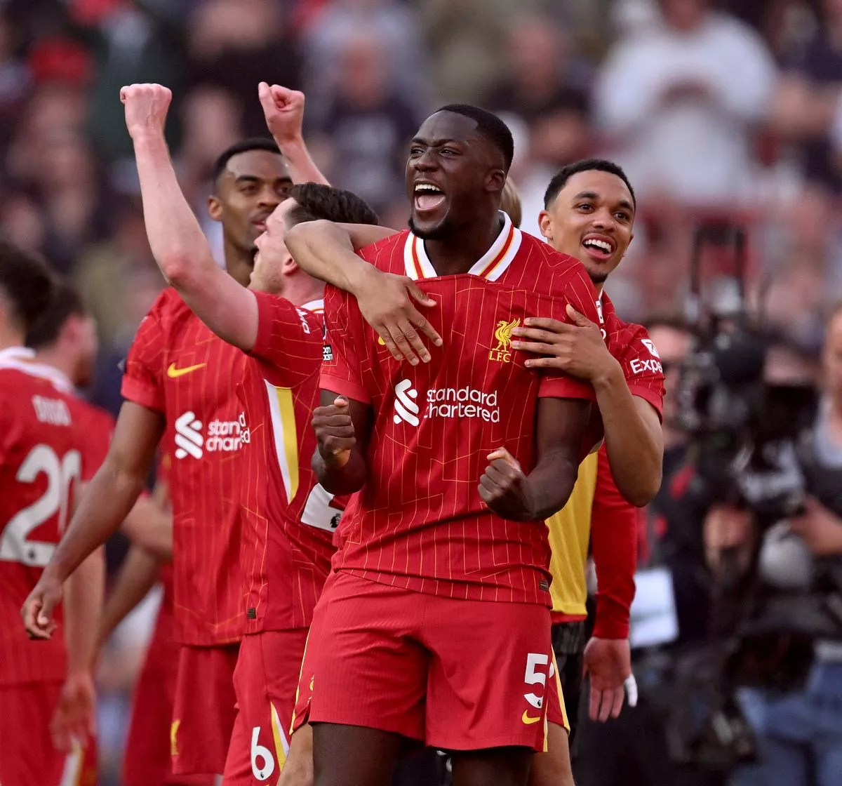 Chelsea Bid €50m For Liverpool Defender Chelsea Bid €50m For Liverpool Defender