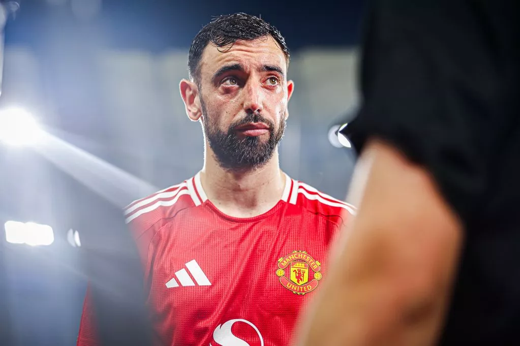 Fernandes Seriously Pondering Leaving Man United For Al-Hilal Fernandes Seriously Pondering Leaving Man United For Al-Hilal