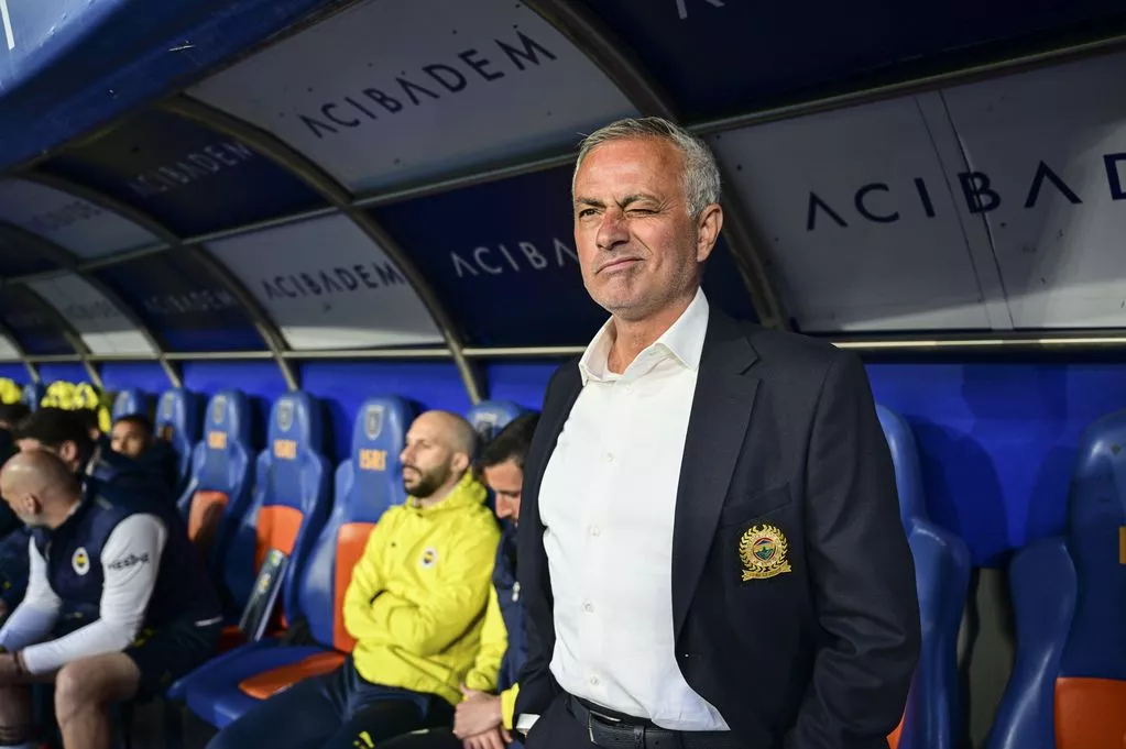 Mourinho Plans Man United ‘Transfer Raid’ To Help Amorim Mourinho Plans Man United ‘Transfer Raid’ To Help Amorim