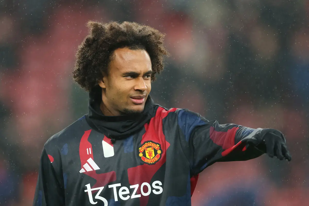 Joshua Zirkzee Told He Can Still Rescue Manchester United Career Joshua Zirkzee Told He Can Still Rescue Manchester United Career