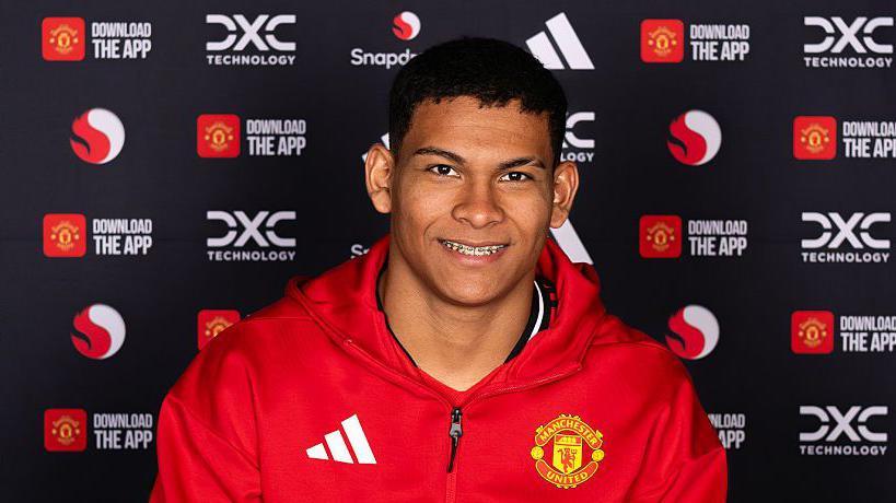 Diego Leon Becomes Manchester United’s Most Popular New Signing Diego Leon Becomes Manchester United’s Most Popular New Signing