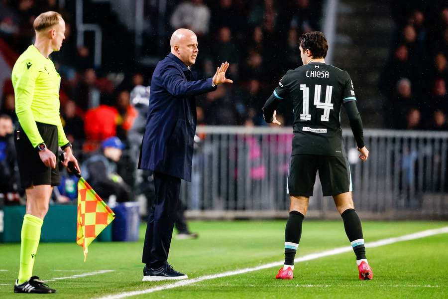 Arne Slot Calms Player After Champions League Snub Arne Slot Calms Player After Champions League Snub