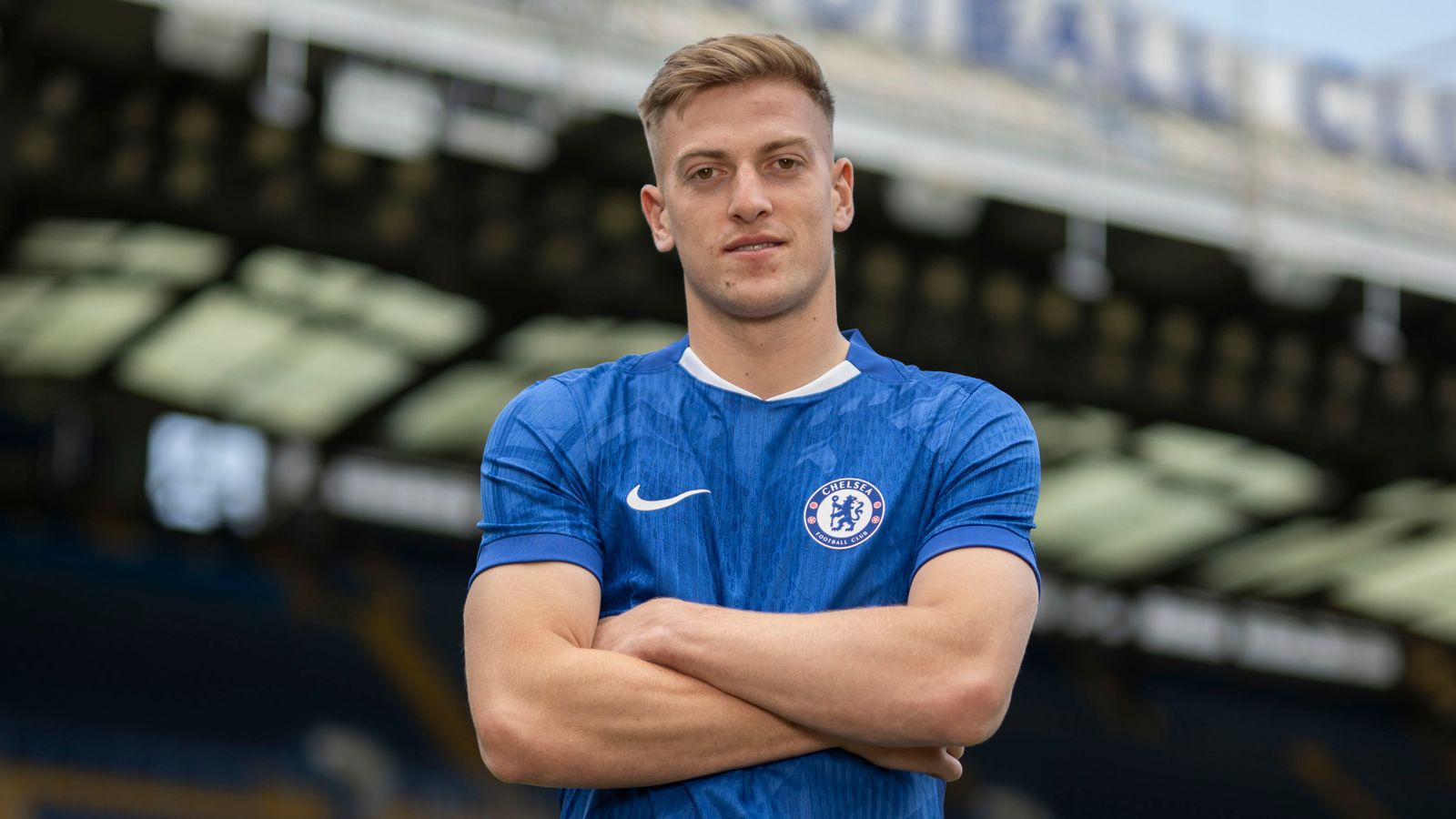 Chelsea Striker Turns To Bizarre New Skill During Recovery Chelsea Striker Turns To Bizarre New Skill During Recovery