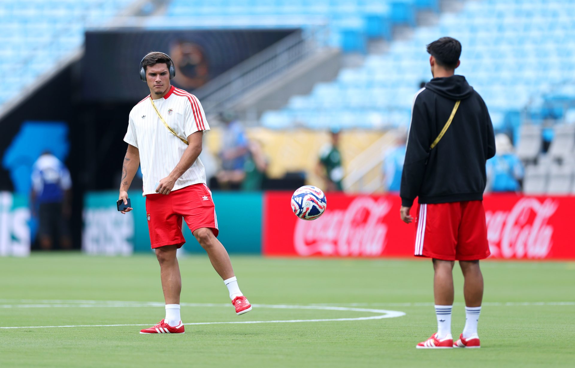 Barcelona Hold Talks With Portuguese Representatives To Discuss 19-Year-Old Benfica Talent Barcelona Hold Talks With Portuguese Representatives To Discuss 19-Year-Old Benfica Talent