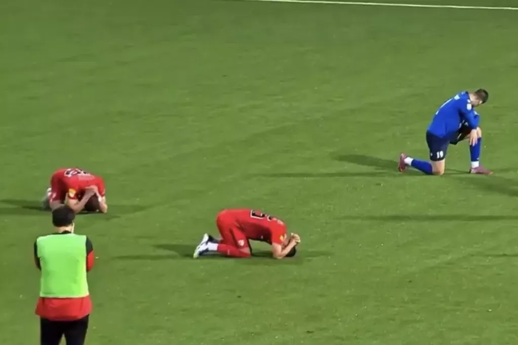 Footballers Break Down In Tears After Manager Dies During Game Footballers Break Down In Tears After Manager Dies During Game